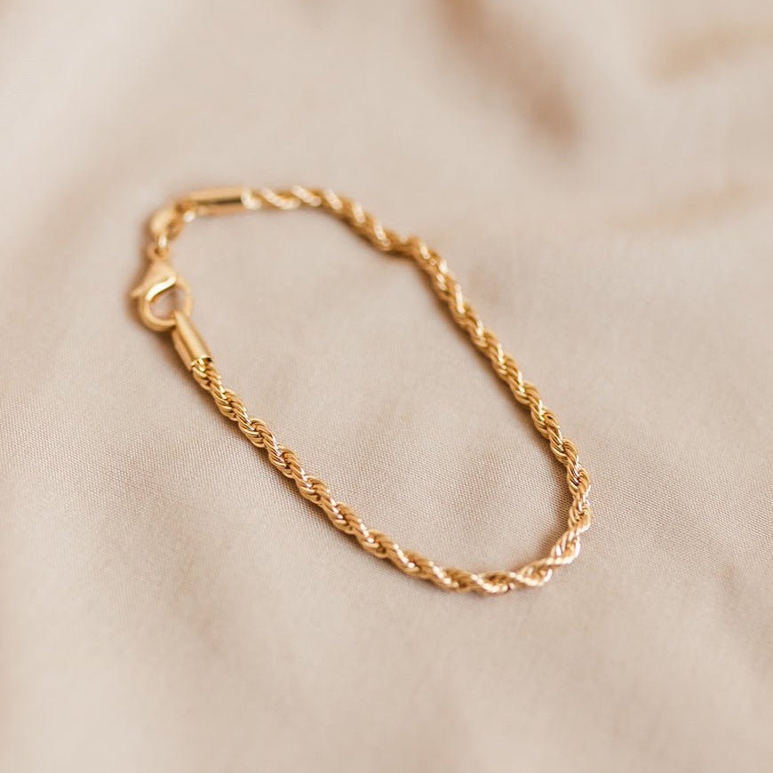 Capri twisted rope chain bracelet in 18k gold filled with timeless classic design available across Canada from Kelowna BC