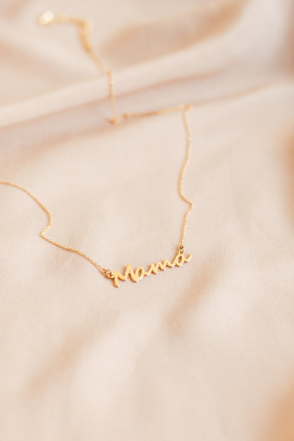 Mama hotsell necklace gold